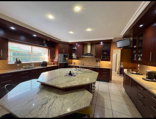 6 BEDROOM HOUSE FOR SALE IN MEYERTON EXT 6